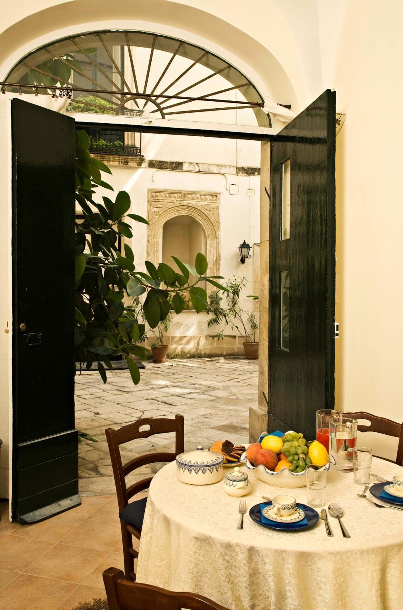 Ferienwohnung Palazzo Bernardini Lecce Exterior foto